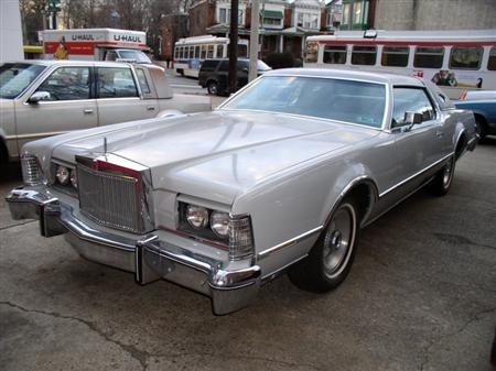 1976 Lincoln Continental Mark IV Appearence was similar to 1975 