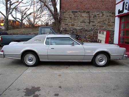 1976 Lincoln Continental Mark IV Turning to the Designer Series 